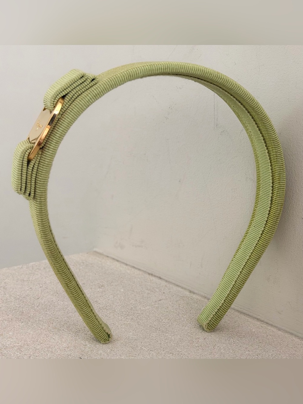 SALVATORE FERRAGAMO Vara Bow Sage Green Grosgrain Headband Gold Logo - Picture 6 of 6